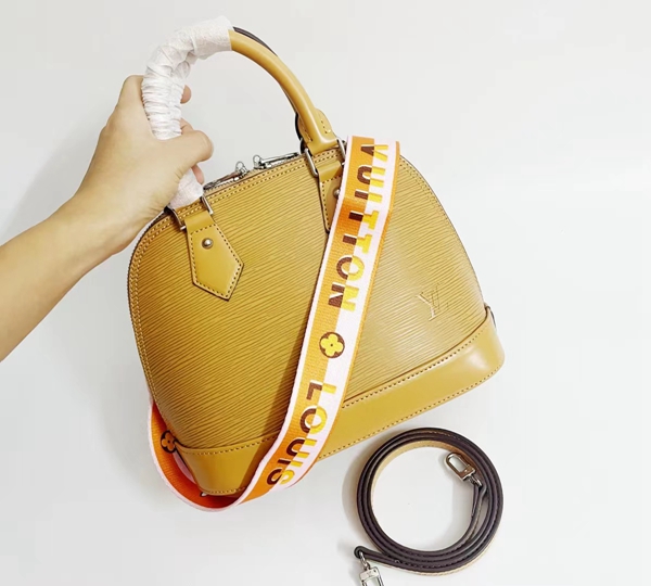 ルイヴィトンバッグ背面デザイン